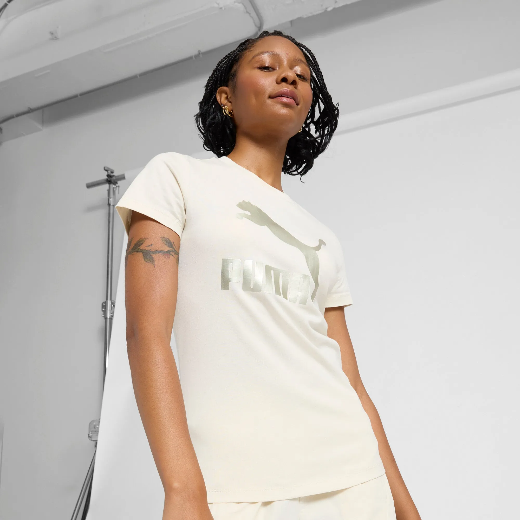 PUMA Women's CLASSICS Shiny Logo Tee