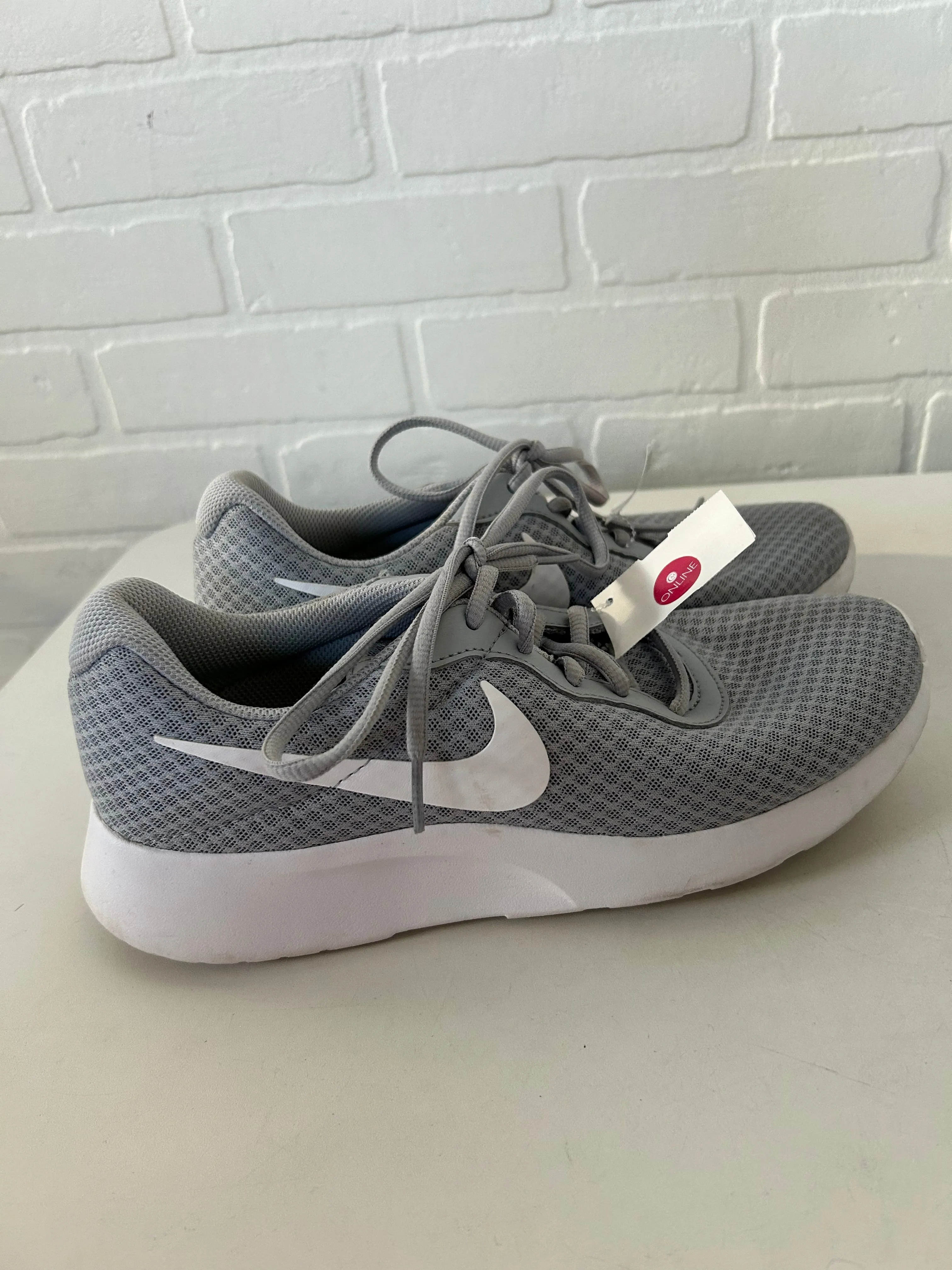 Shoes Athletic By Nike In Grey & White, Size: 9.5 nike