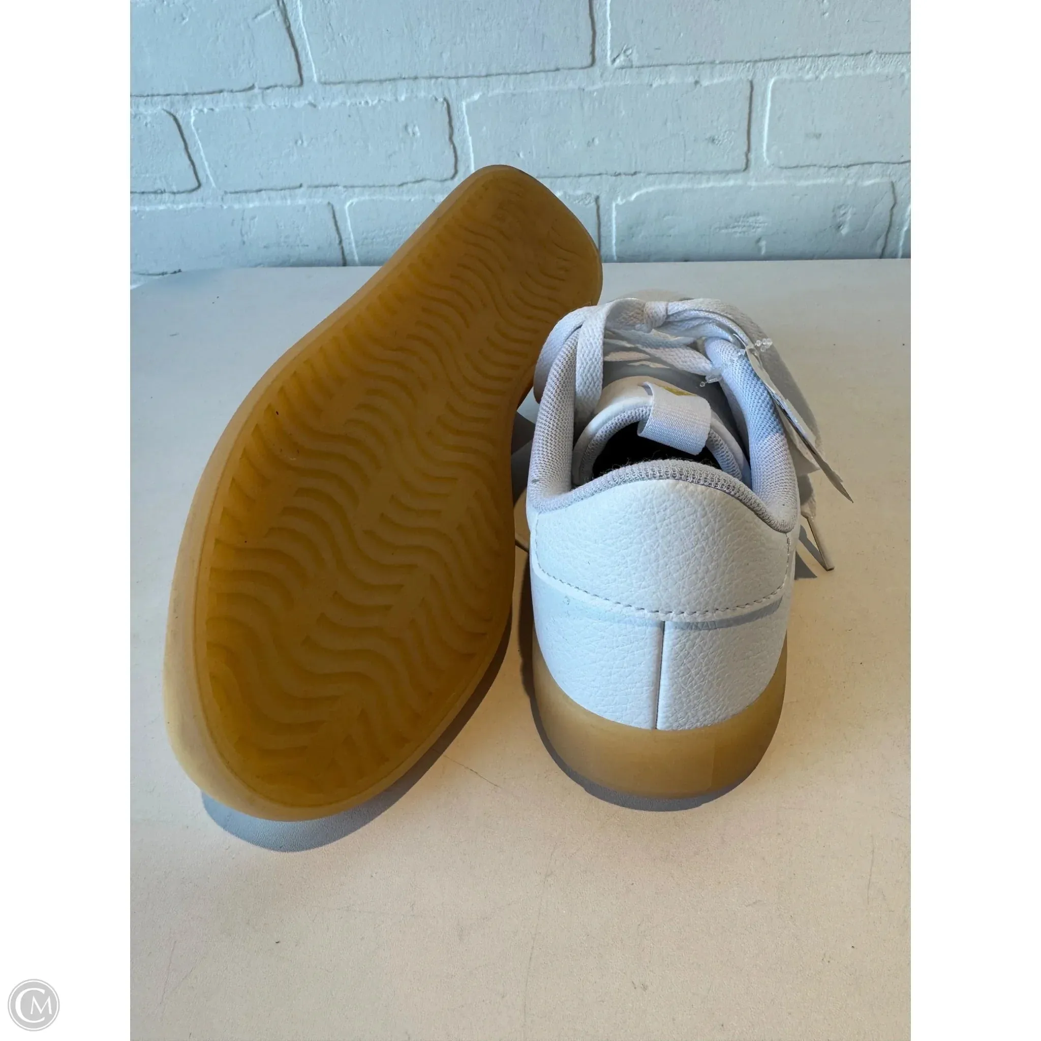 Shoes Sneakers By Adidas In White, Size: 7 adidas