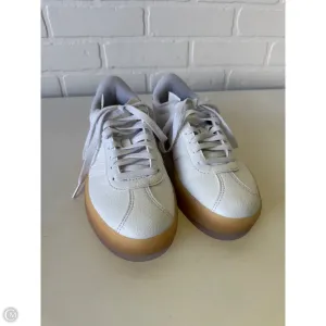 Shoes Sneakers By Adidas In White, Size: 7 adidas