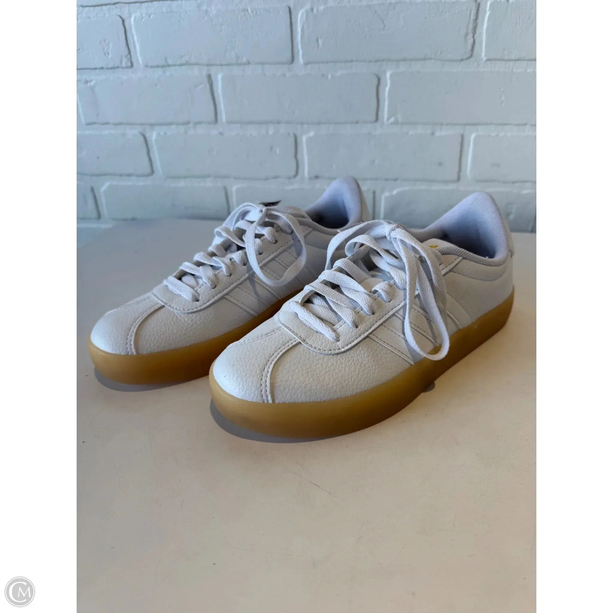 Shoes Sneakers By Adidas In White, Size: 7 adidas